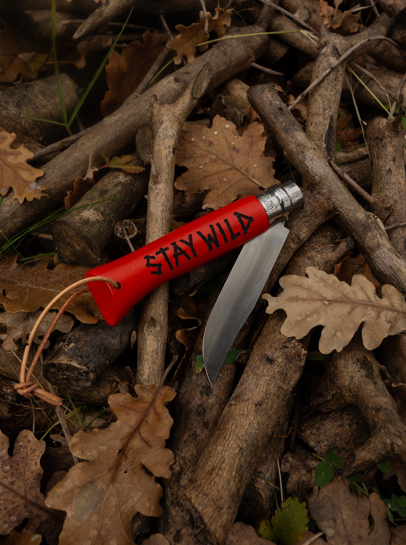 Stay Wild - Opinel N°08 - Red