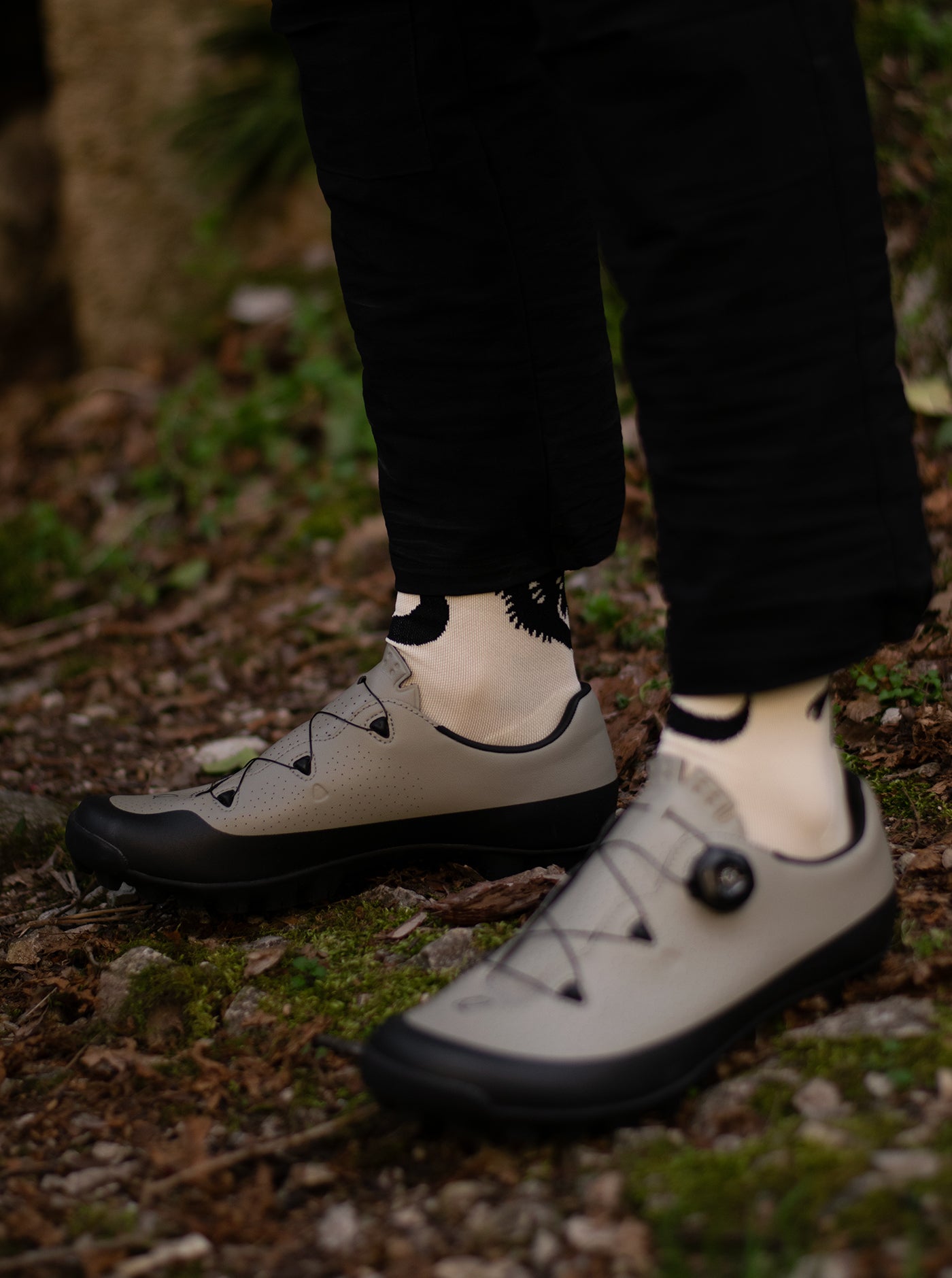 Cross Socks - Wolf Cream/Black