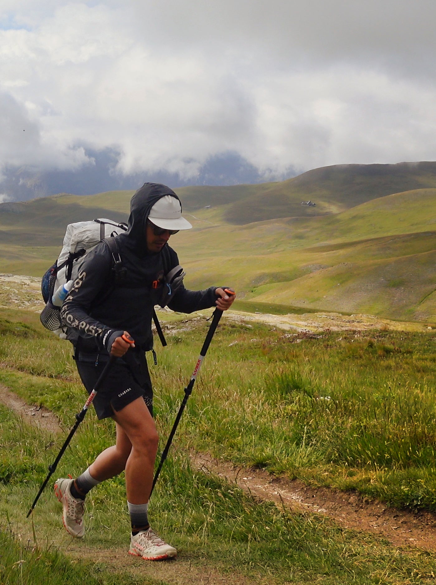 Trail T-Shirt Hoodie - Solo Escapism